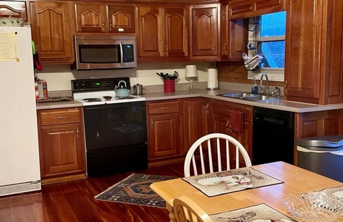 Rock Island Cabin | Lake house on 5 acres. Pet Friendly! Close to State Parks, Caverns, and Marinas.