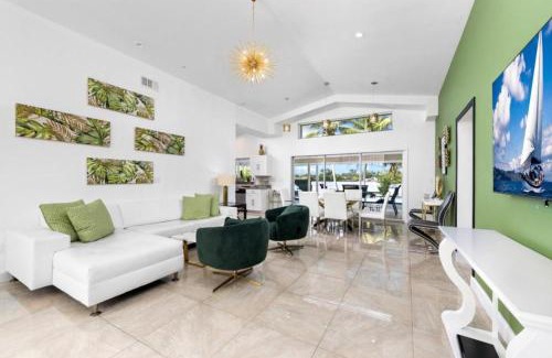 Ojus House | Lake House