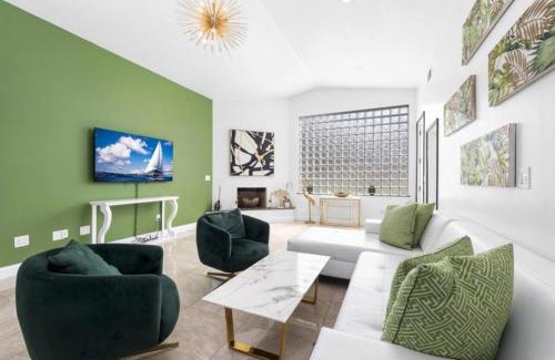 Ojus House | Lake House