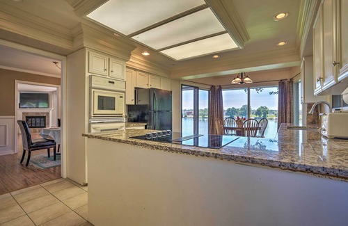 Moses Lake House | Lake House w/Hot Tub - 1 Mi to Surf 'n Slide