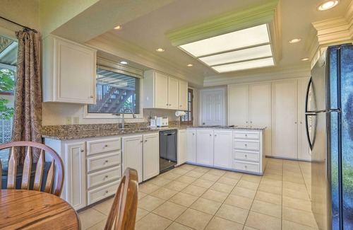 Moses Lake House | Lake House w/Hot Tub - 1 Mi to Surf 'n Slide
