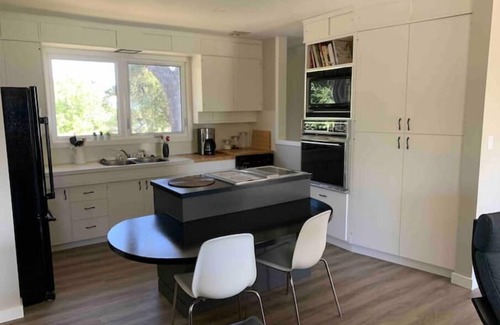 Killarney House | Lake House with a Beautiful Waterfront View