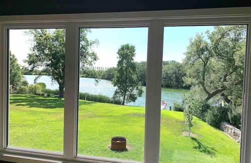Killarney House | Lake House with a Beautiful Waterfront View