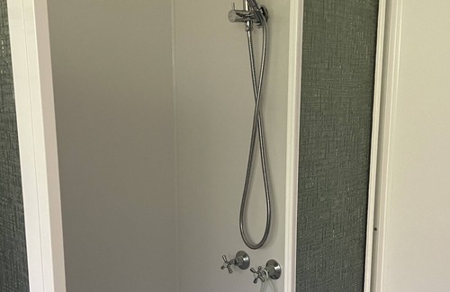 Dalmeny House | Lake house with direct water access