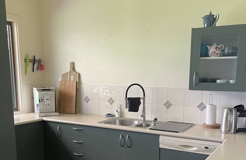 Dalmeny House | Lake house with direct water access