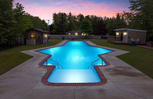 Pocono Summit House | Lake House with Fire Pit, Kayaks & Games, minutes from Kalahari