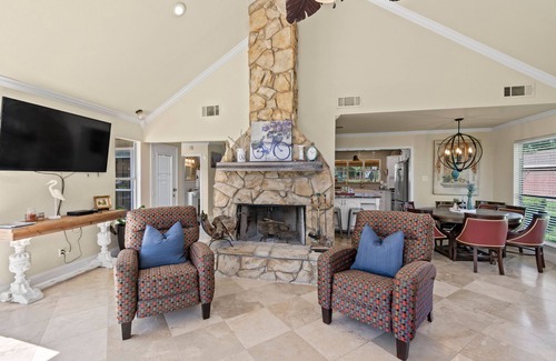 Tool House | Lake House with great lake views, Swim Spa, Large Porch ,Boat dock pet freinly