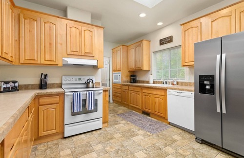 Pacific City House | Lake House With Private Sandy Beach, Pet Friendly, Fishing, Hot Tub, BBQ, Fire-Pit, 1 Mile to Ocean
