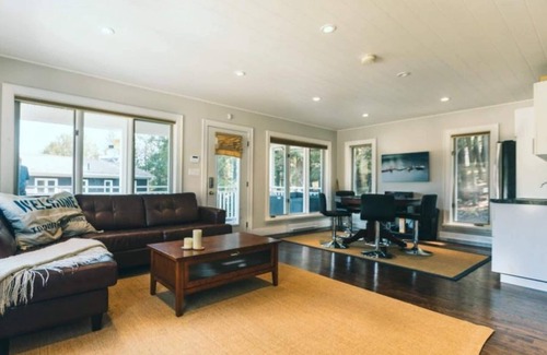 Muskoka Lakes House | Lake Joe Dreaming - your Muskoka home away from home!