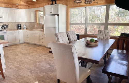 Levering Cottage | Lake living at its finest in this comfy cottage