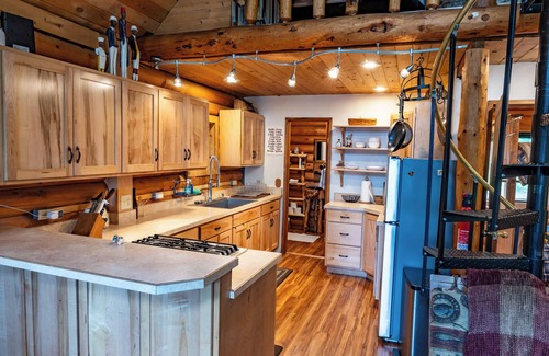 Anchorage Cabin | Lake Log Cabin with Wood-fired Hot Tub