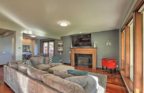 Eatonville House | Lake Lovers Oasis Hot Tub and Mt Rainier View!