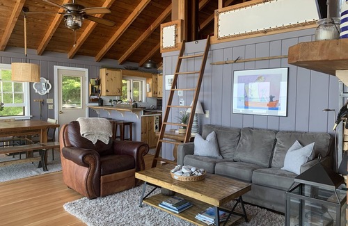 Lake Leelanau House | Lake MI Private Beach; fireplace, Sunsets. Close to Fishtown & Sleeping Bear