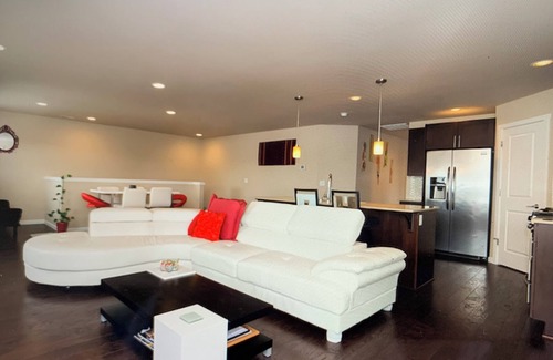 Bryn Mawr-Skyway House | Lake & Mountain Views: Spacious Seattle 4 BR & 3 BA Home Centrally Located
