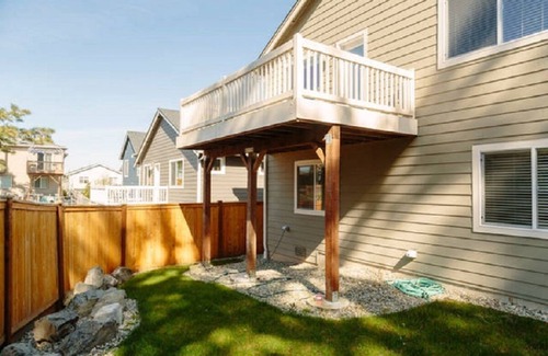 Bryn Mawr-Skyway House | Lake & Mountain Views: Spacious Seattle 4 BR & 3 BA Home Centrally Located