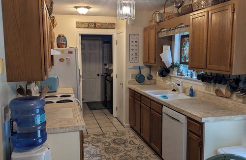 Mooresville Cottage | Lake Norman Charming Cottage with AC ,WiFi, Fire Pit and Grill in Mooresville.