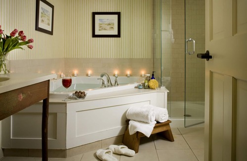 Laconia Hotel | Lake Opechee Inn and Spa