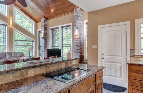 Flint House | Lake Palestine Retreat – Dock, Fire Pit & Serene Views