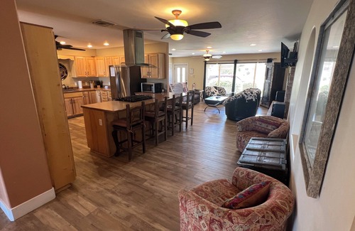 Page House | Lake Powell, Vermillion Cliffs & Golf Course VIEWS - Oh My!