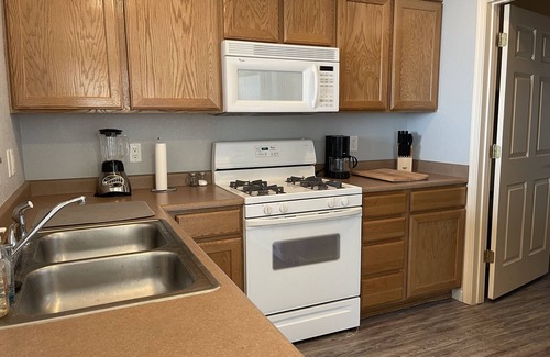 Greenehaven Condo | Lake Powell View home, Two King Master Stes., Close to Marinas, RV/Boat parking