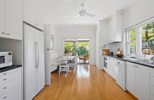 Lake Wendouree House | Lake side & opposite botanical gardens! Views!