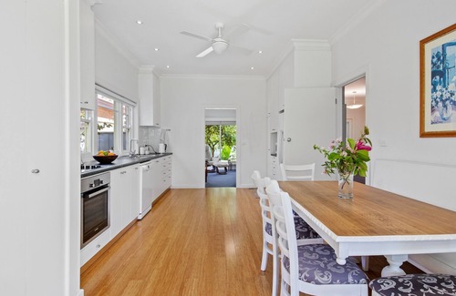 Lake Wendouree House | Lake side & opposite botanical gardens! Views!