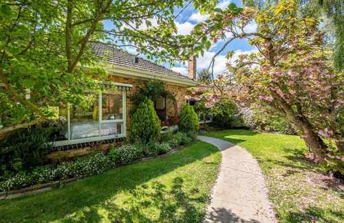 Lake Wendouree House | Lake side & opposite botanical gardens! Views!