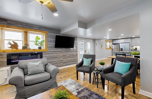 Channel Lake Apartment | Lake stay with boat launch, W/D, & AC