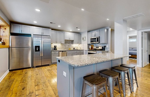 Channel Lake Apartment | Lake stay with boat launch, W/D, & AC