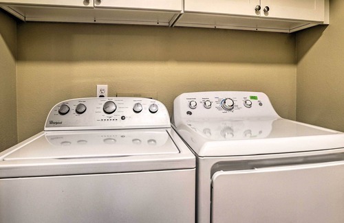 West Lake Stevens Condo | Lake Stevens Vacation Rental: 3 Mi to Water!