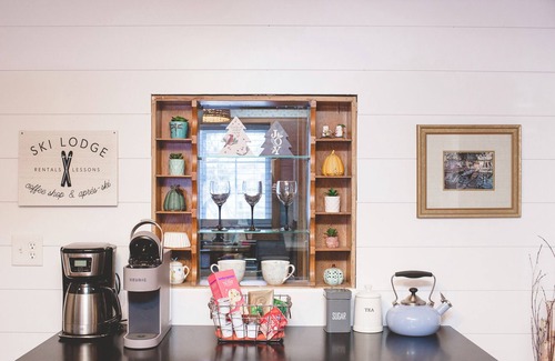 Cumberland House | Lake Street Retreat: Charming Getaway with Stunning Lake View Sunsets