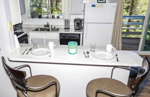 Tahoe Paradise House | Lake Tahoe Mountains - Kayaks, Bikes, Pet friendly