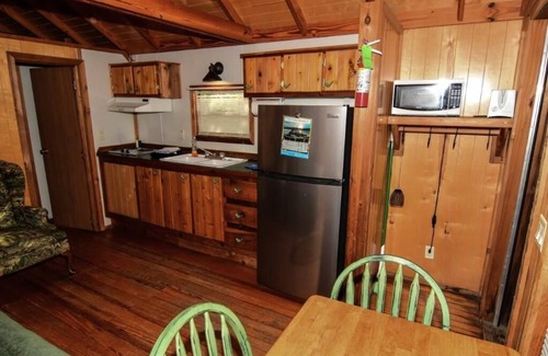 Mead Cabin | Lake Texoma Cedar Cabin - The Birds Nest