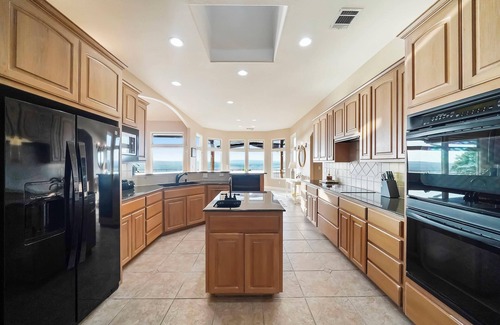 Lago Vista House | Lake Travis Chic with MILES of views and Awesome amenities