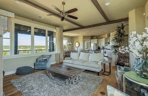 Spicewood Villa | Lake Travis Retreat | 5BR | BBQ | Pickleball