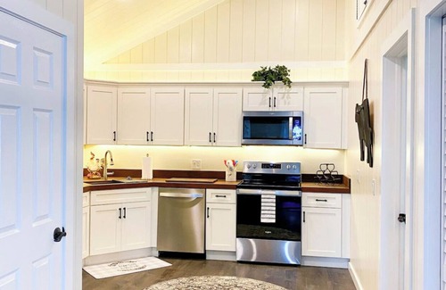 Vero Beach Apartment | Lake Tree Loft mins from the Beach-Barn Style Chic