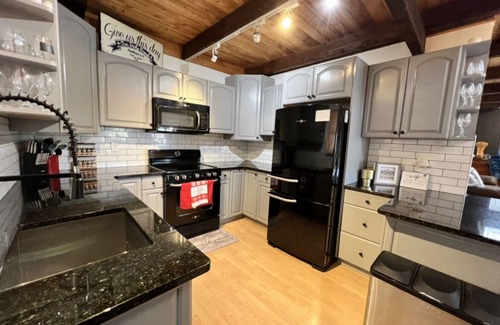 Hamlin Ski Chalet | Lake VibeZ: Lakefront Retreat with Private Dock & Ski Hill Fun in Poconos!