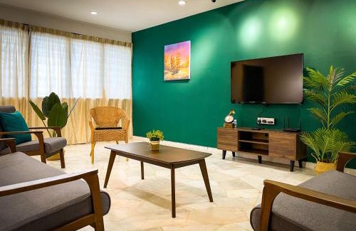 Larut House | Lake View 53 Heritage 4BR by LOUIS