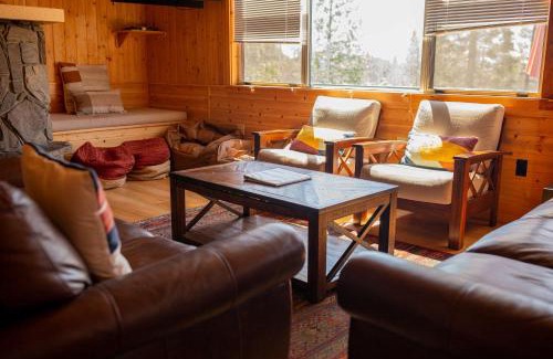 Bass Lake House | Lake View Cabin with Boat Slip