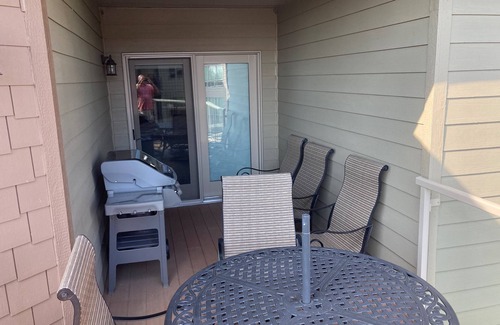 Spirit Lake Condo | Lake-View Condo in Bridges Bay with great amenities!