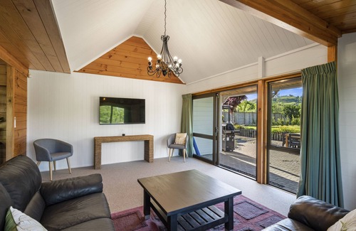 Hamurana House | Lake View Haven @ Hamurana