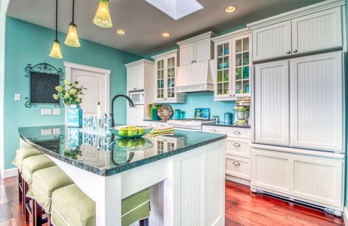 Manson House | Lake view home w/deck, huge lawn, patio & outdoor kitchen - near downtown