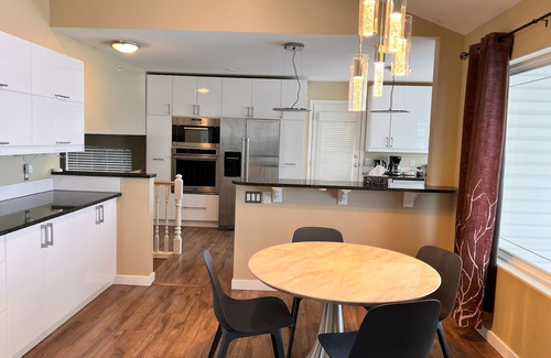 Central Okanagan House | Lake View House In Peachland
