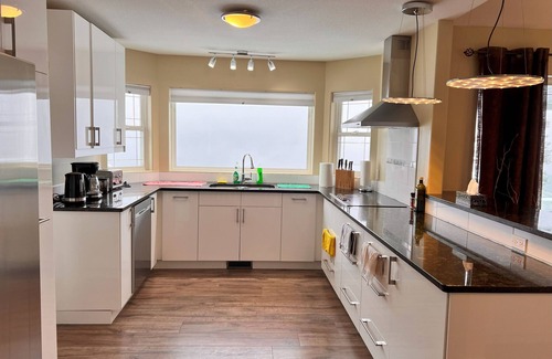 Central Okanagan House | Lake View House In Peachland