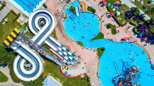 Terme Catez Apartment | Lake View Mobile Homes with Thermal Riviera Tickets in Terme Čatež