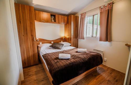 Terme Catez Apartment | Lake View Mobile Homes with Thermal Riviera Tickets in Terme Čatež