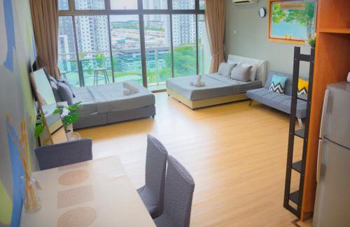 Taman Mount Austin Apartment | -Lake View- Mount Austin IKEA Toppen 10 mins - A110