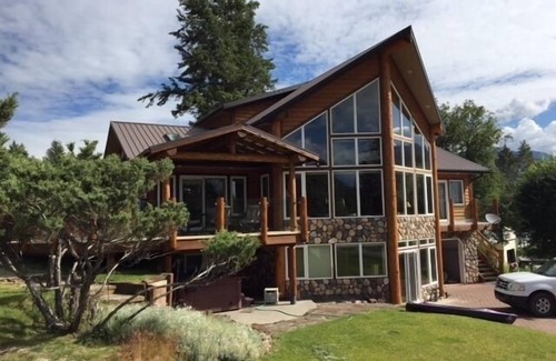 East Kootenay House | LAKE VIEW Mountain house w/HOT TUBn