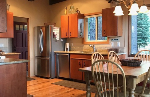 Tahoe Woods Cabin | Lake View, Privacy, Hot Tub, Walk to Tahoe Park Beach & Sunnyside Resort