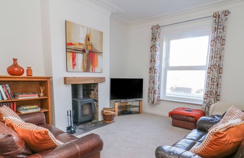 Nafferton Cottage | LAKE VIEW, pet friendly, character holiday cottage in Nafferton